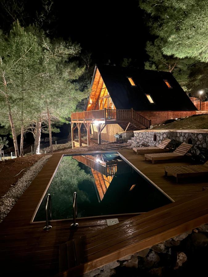 Panurlawoodenhouse Oezel Havuz& Sauna Mavi Dış mekan fotoğraf
