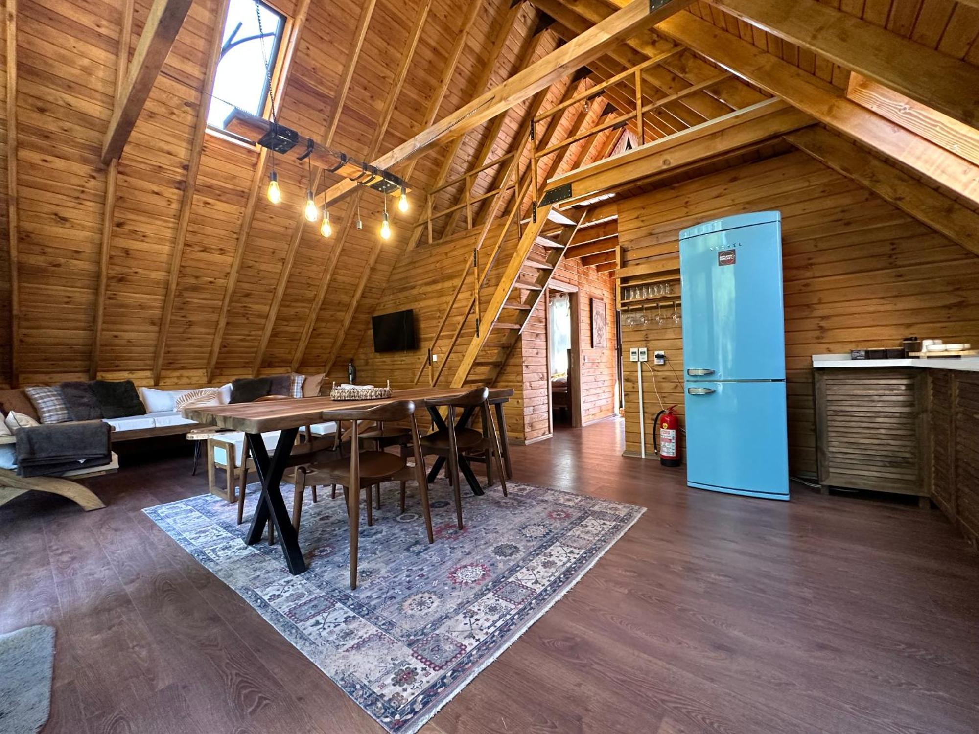 Panurlawoodenhouse Oezel Havuz& Sauna Mavi Dış mekan fotoğraf