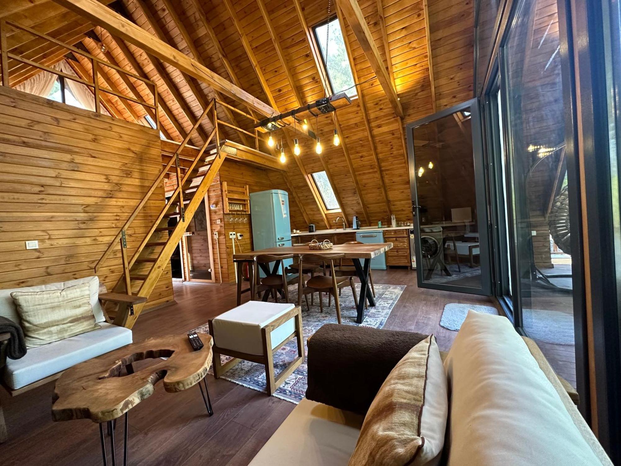 Panurlawoodenhouse Oezel Havuz& Sauna Mavi Dış mekan fotoğraf