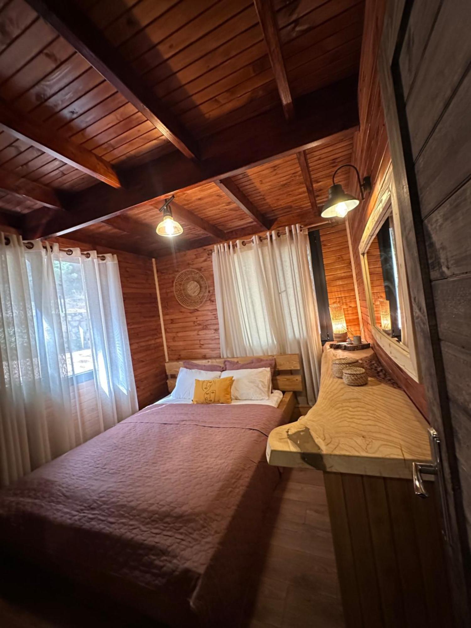 Panurlawoodenhouse Oezel Havuz& Sauna Mavi Dış mekan fotoğraf
